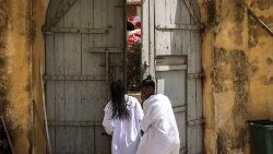 Katholische Messdienerinnen im Senegal