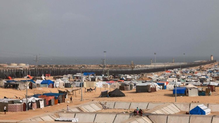 Tendopoli al confine con l'Egitto