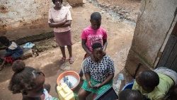 Ugander bei einer Volkszählung in der Hauptstadt Kampala