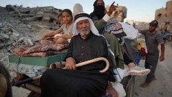 Civili palestinesi in fuga 