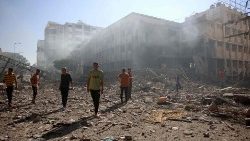 A escola do Patriarcado Latino atingida pelos bombardeios israelenses.