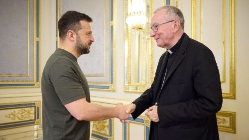 Call between Zelensky and Cardinal Parolin: Prayers for Pope and appeal for peace
