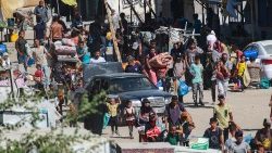 Palestinesi evacuati da Khan Younis