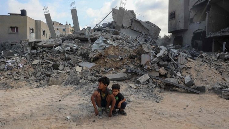 De acuerdo a la ONU,  casi dos millones de personas en Gaza han sido desplazadas.