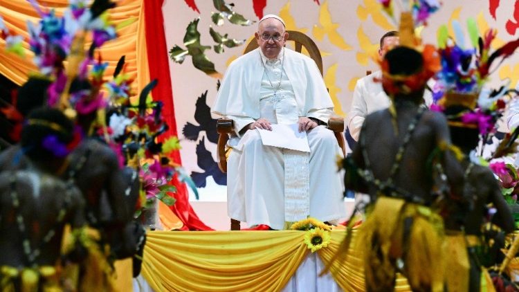 सन्त पापा फ्राँसिस पापुआ न्यू गिनी में 