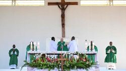 पापुआ न्यू गिनी में संत पापा फ्राँसिस का ख्रीस्तयाग 