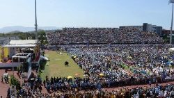 Vasárnapi pápai szentmise Port Moresby stadionjában 