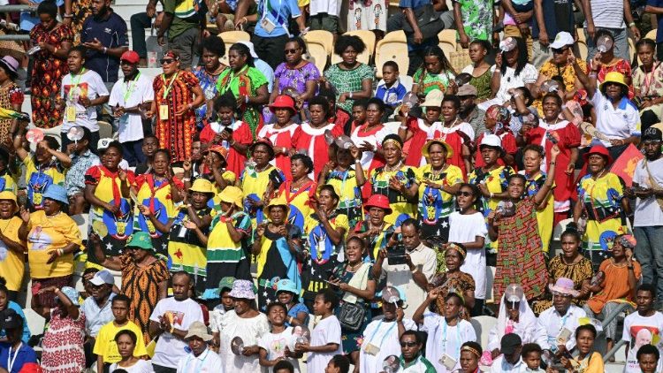 Les jeunes lors de la rencontre avec François à Port Moresby