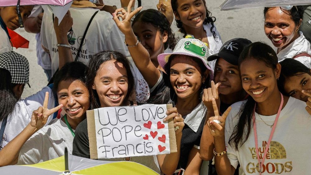 Францішак падчас сустрэчы з моладдзю Папуа-Новай Гвінеі