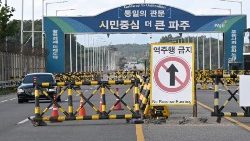 Un poste de contrôle militaire sur le pont Tongil, la route menant à la ville nord-coréenne de Kaesong, dans la ville frontalière de Paju, le 9 octobre 2024.