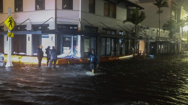 Le inondazioni in Florida causate dall'uragano Milton