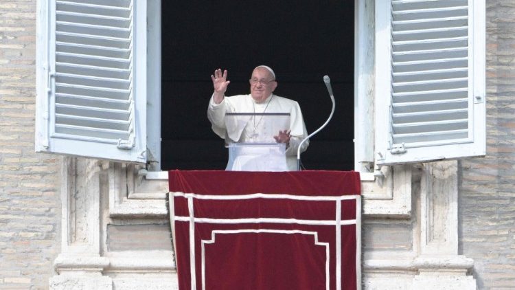 Papst Franziskus beim Angelus