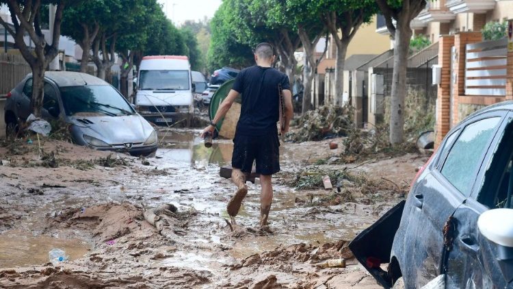 Decenas de desaparecidos y más de 50 muertos a causa de las inundaciones en la Comunidad Valenciana.
