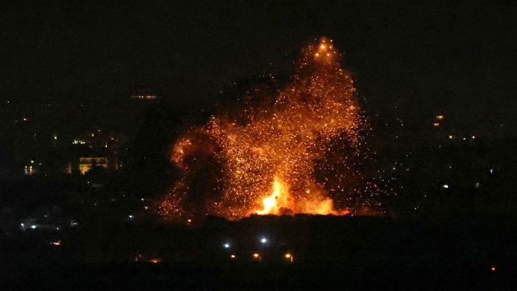 बेरूत के निकट हवाई हमला