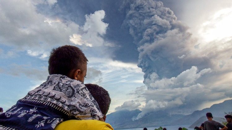 People escaping from the eruption of Indonesia’s Mount Lewotobi Laki Laki