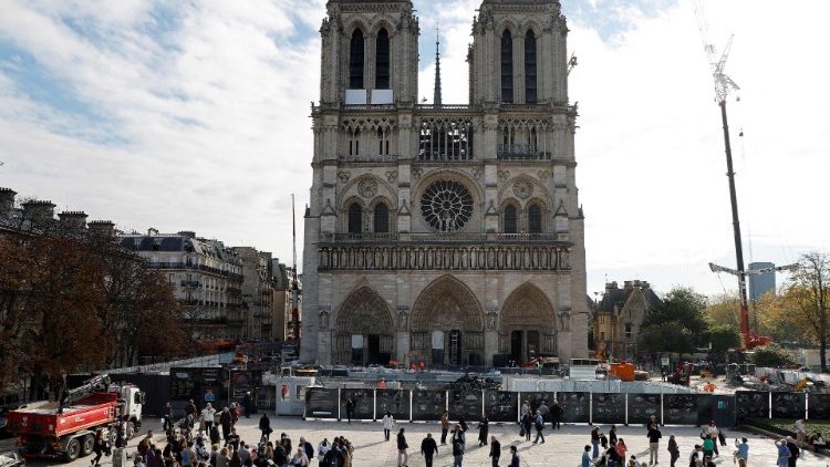 Parvis de Notre-Dame de Paris. 