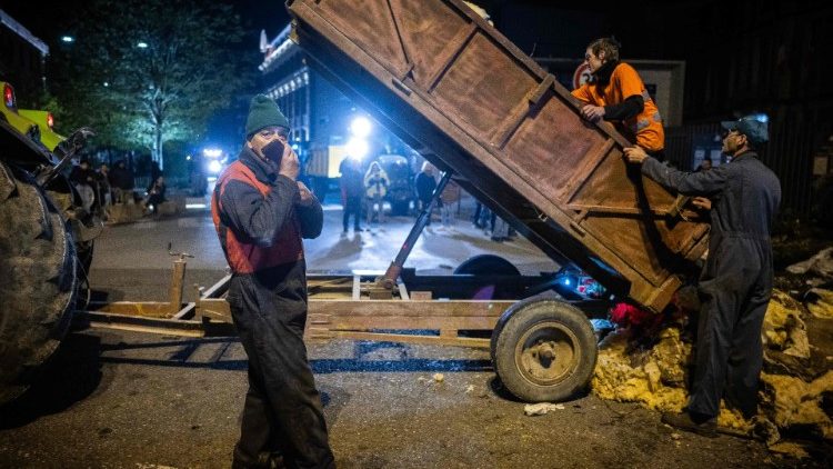 Action des agriculteurs français, opposés à l'accord avec le Mercosur, à Montauban le 26 novembre 2024. 