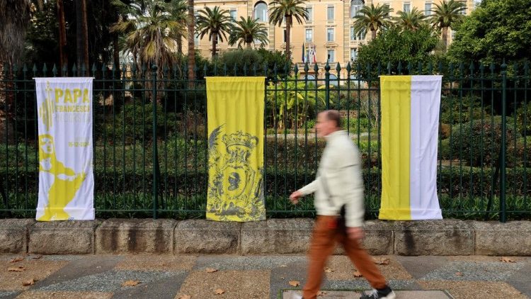 Vor der Papstankunft in Ajaccio