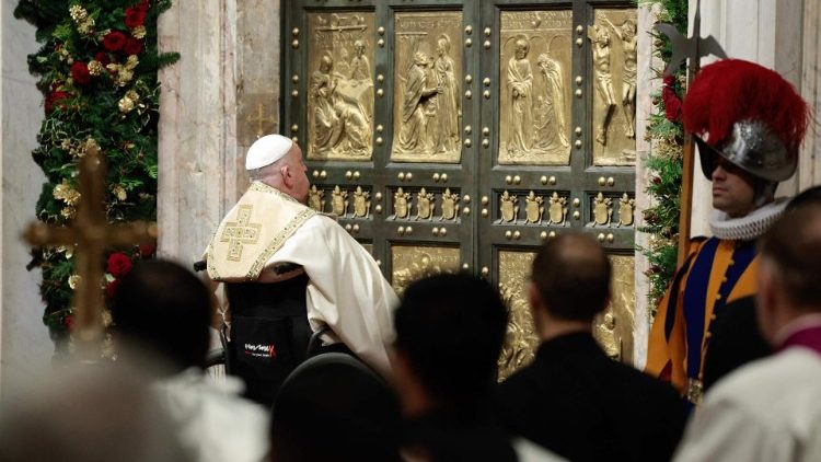 Franziskus bei der Öffnung der Heiligen Pforte an St. Peter an Heiligabend