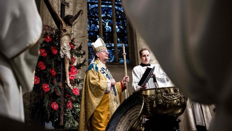 संत क्रिस्टोफर महागिरजाघऱ रोममोन्द जर्मनी में धर्माध्यक्ष रोन वान डेन हॉट  जुबली वर्ष का उद्धाटन करते हुए