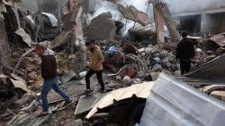 गाजा शहर में बमबारी के बाद