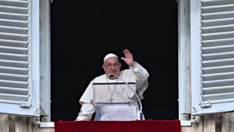 VATICAN-RELIGION-POPE-ANGELUS-EPIPHANY