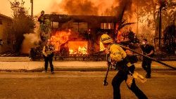 የእሳት አደጋ ጊዜ ሠራተኞች ተል ዕኮአቸውን በመወጣት ላይ 