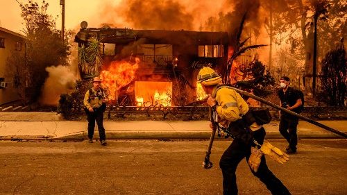 Congoja del Papa por víctimas de incendios en Los Ángeles