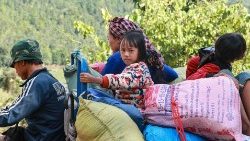 Myanmar, desplazados que huyen de la violencia