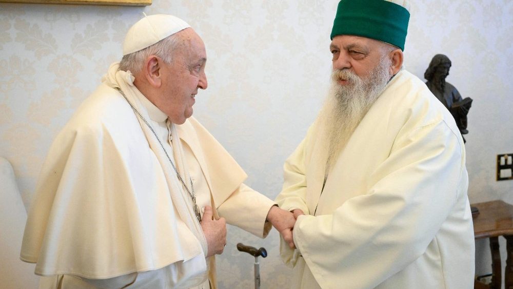 Takimi i delegacionit bektashi, kryesuar nga Haxhi Dede Edmond Brahimaj me Papën Françesku