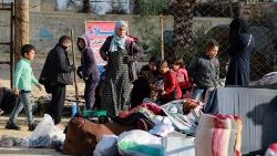 Civili palestinesi sfollati