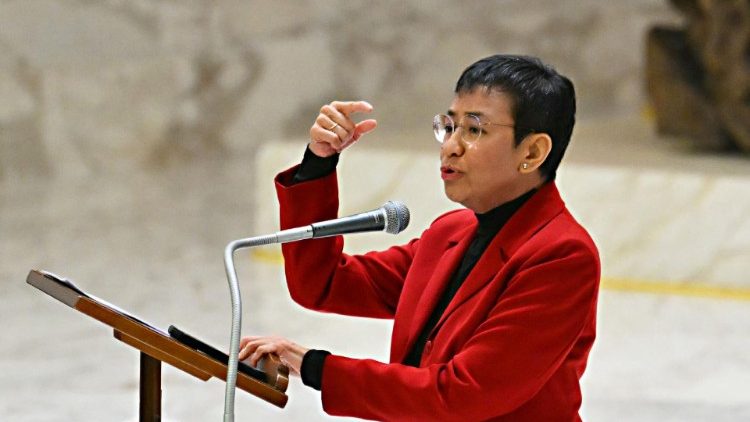 Friedensnobelpreis-Trägerin Maria Ressa in der vatikanischen Audienzhalle
