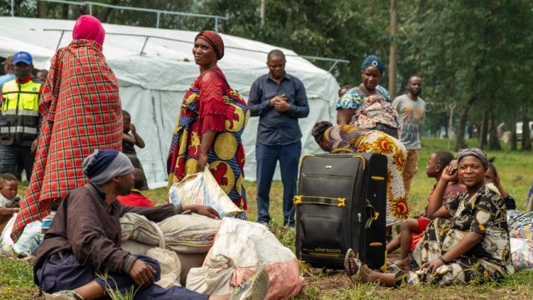 Watu wakikimbia ghasia nchini Congo.