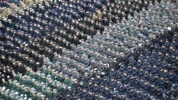 வத்திக்கான் வளாகத்தில்  கூடியிருந்த இராணுவம், காவல் மற்றும் பாதுகாப்புப் படையினர் 