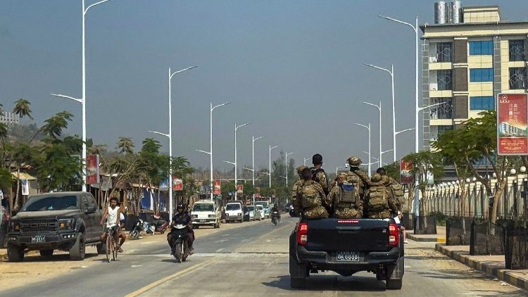 Molte delle vittime sarebbero rinchiuse in quattro strutture situate in aree controllate dall’Esercito democratico buddista karen (DKBA), una milizia attiva nel Myanmar orientale