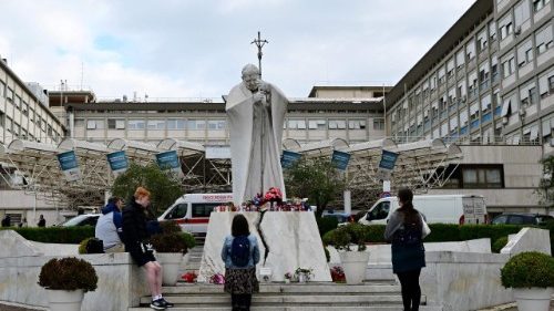 ഫ്രാൻസിസ് പാപ്പായുടെ ആരോഗ്യസ്ഥിതി സംബന്ധിച്ച പുതിയ വിവരങ്ങൾ