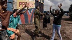 Watu wanavyosurutishwa kusalimu amri.