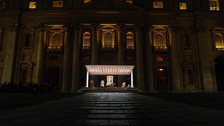 Սուրբ Պետրոս հրապարակի վրայ Վարդարանի աղօթք