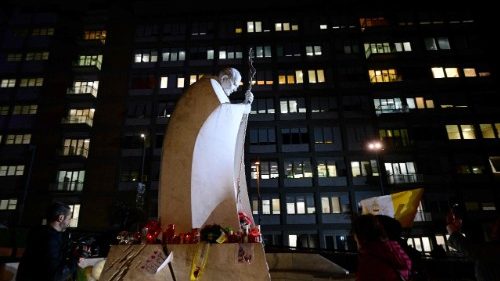 Papa no Gemelli: condi&ccedil;&atilde;o est&aacute;vel, sem novos epis&oacute;dios de broncoespasmo