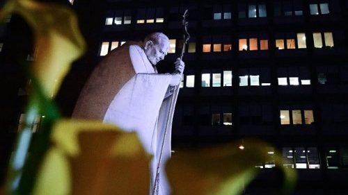 教皇、容態は安定、呼吸理学療法等を継続