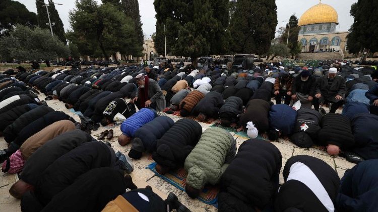 Un momento di preghiera in questi giorni del Ramadan a Gerusalemme