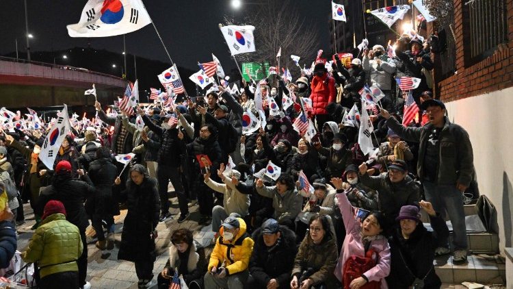 Anhänger des Präsidenten Yoon, dem möglicherweise die Amtsenthebung droht