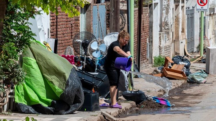 Mafuriko haya yamepelekea, watu zaidi ya 1,200 kukosa makazi ya kudumu na wengine wengi, hawajulikani mahali walipo! Hasara uiliyosababishwa na mafuriko haya inakadiriwa kuwa ni zaidi ya dola za Kimarekani milioni 400. 