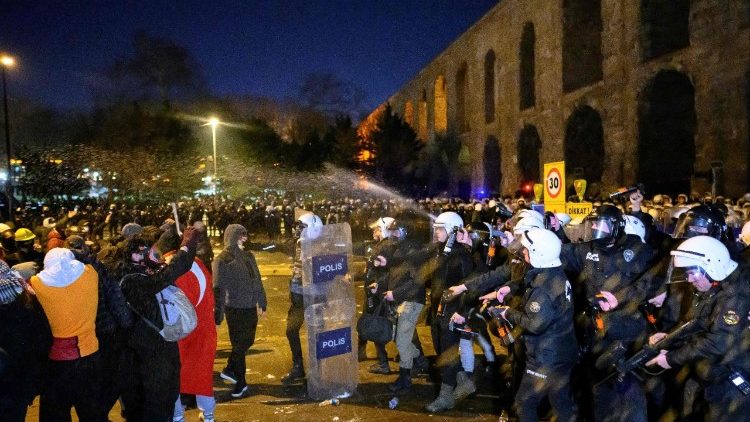 TURKEY-POLITICS-OPPOSITION-ARREST-DEMO