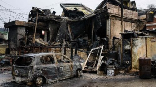 दक्षिण कोरिया के भीषण जंगल की आग में दर्जनों लोग मारे गए 