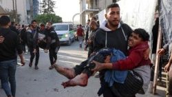 Civili feriti dai raid israeliani 