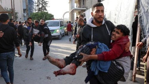 Gaza, nuova offensiva israeliana contro Hamas. Più di cento le vittime civili