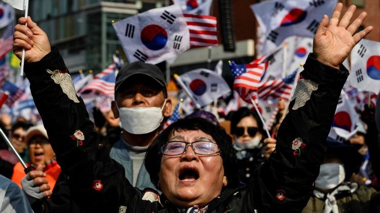 TOPSHOT-SKOREA-POLITICS-COURT-YOON