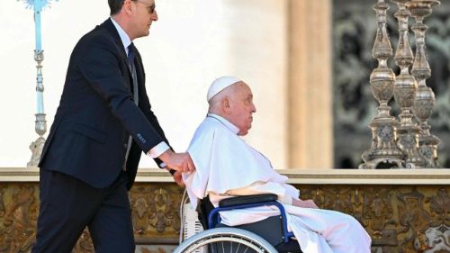 Ֆրանչիսկոս Պապը անակնկալ կերպով յայտնուեցաւ Սուրբ Պետրոս պազիլիքային մէջ 