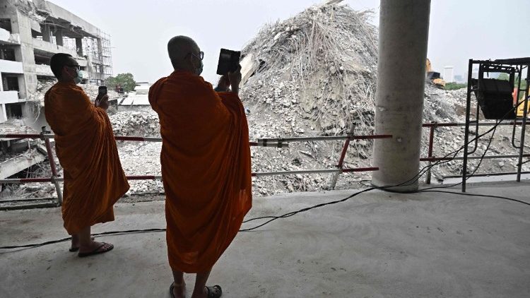 THAILAND-MYANMAR-EARTHQUAKE-RELIGION